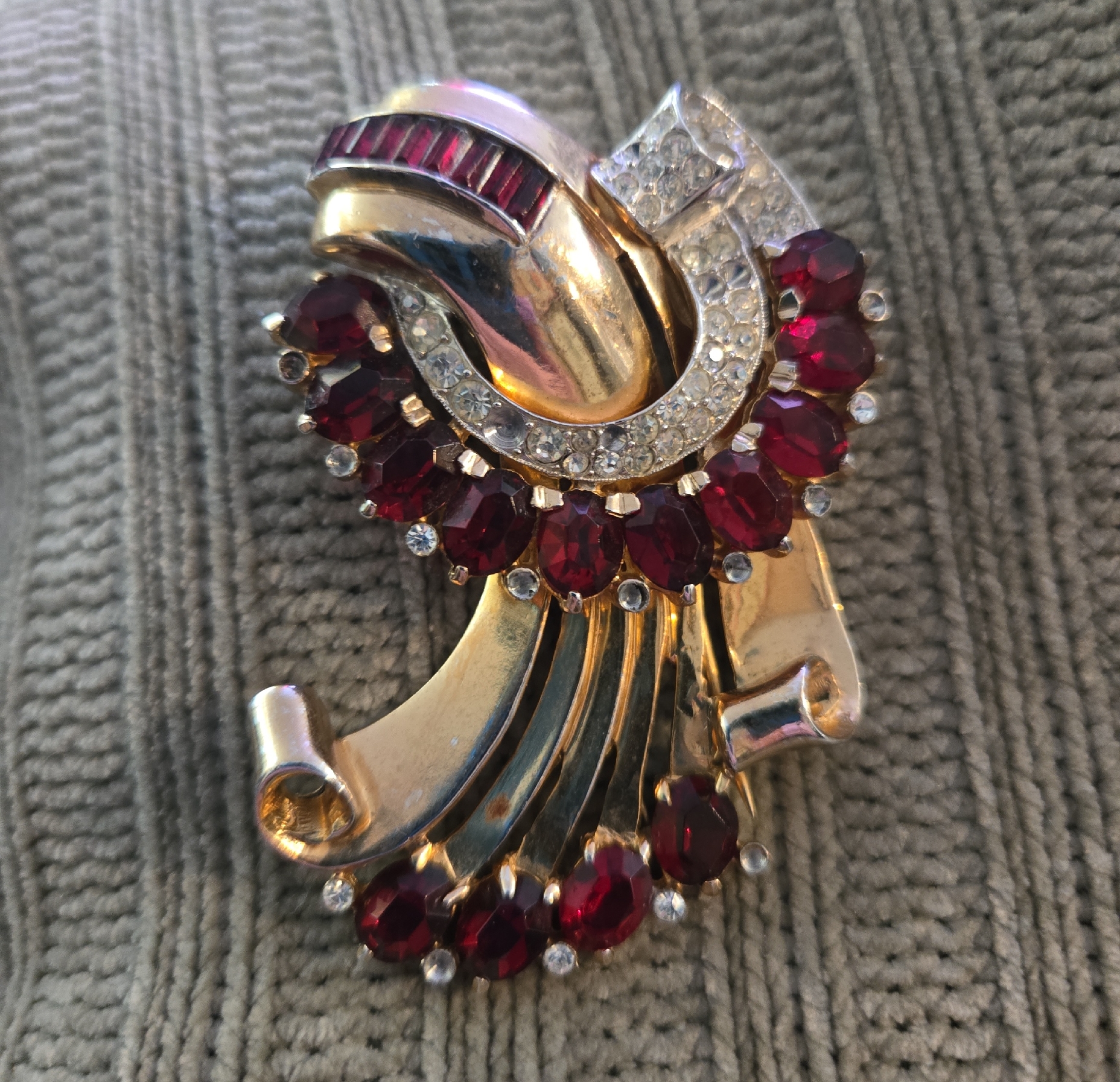 Vintage Coro Craft Gold Vermeil Fur Clip With Deep Ruby Red Stones